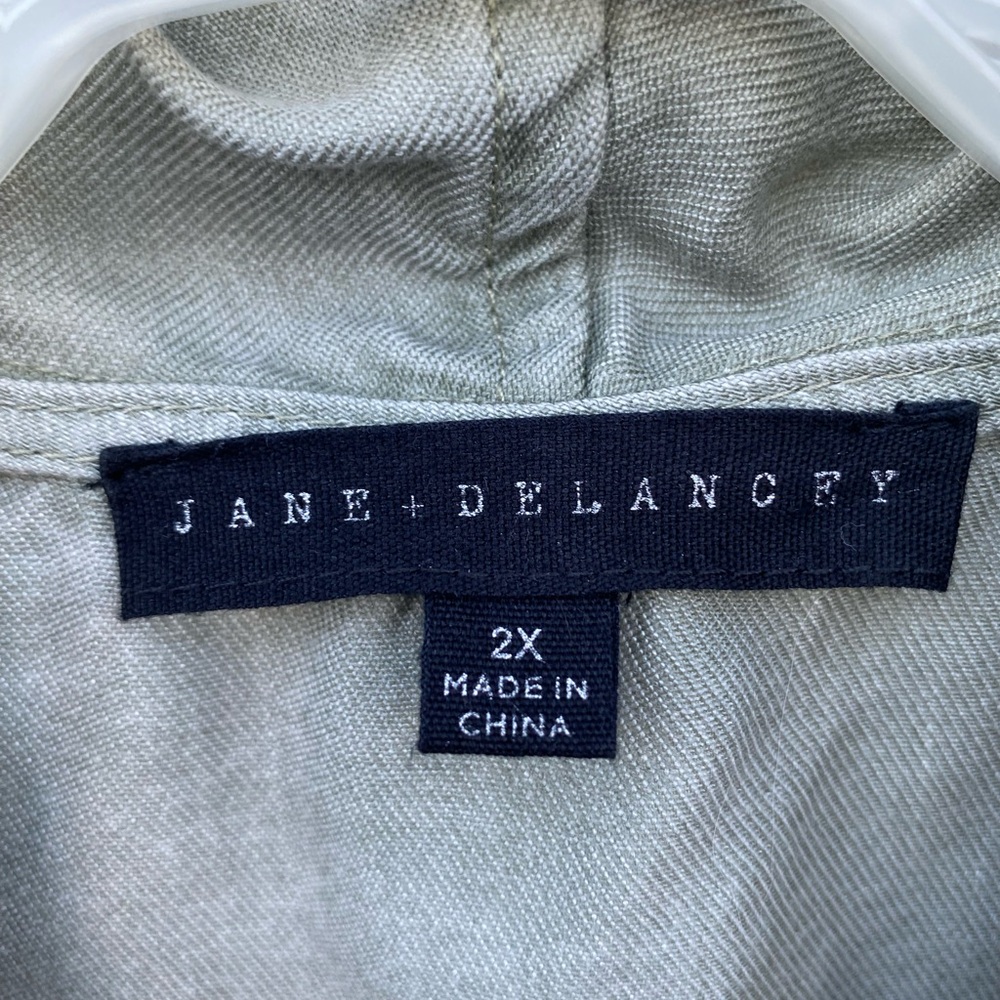 Jane and Delancey 2x sage Green Vest - Picture 2 of 6